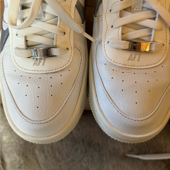 Nike Women's Platform Shoes in White and Silver - Picture 5 of 10